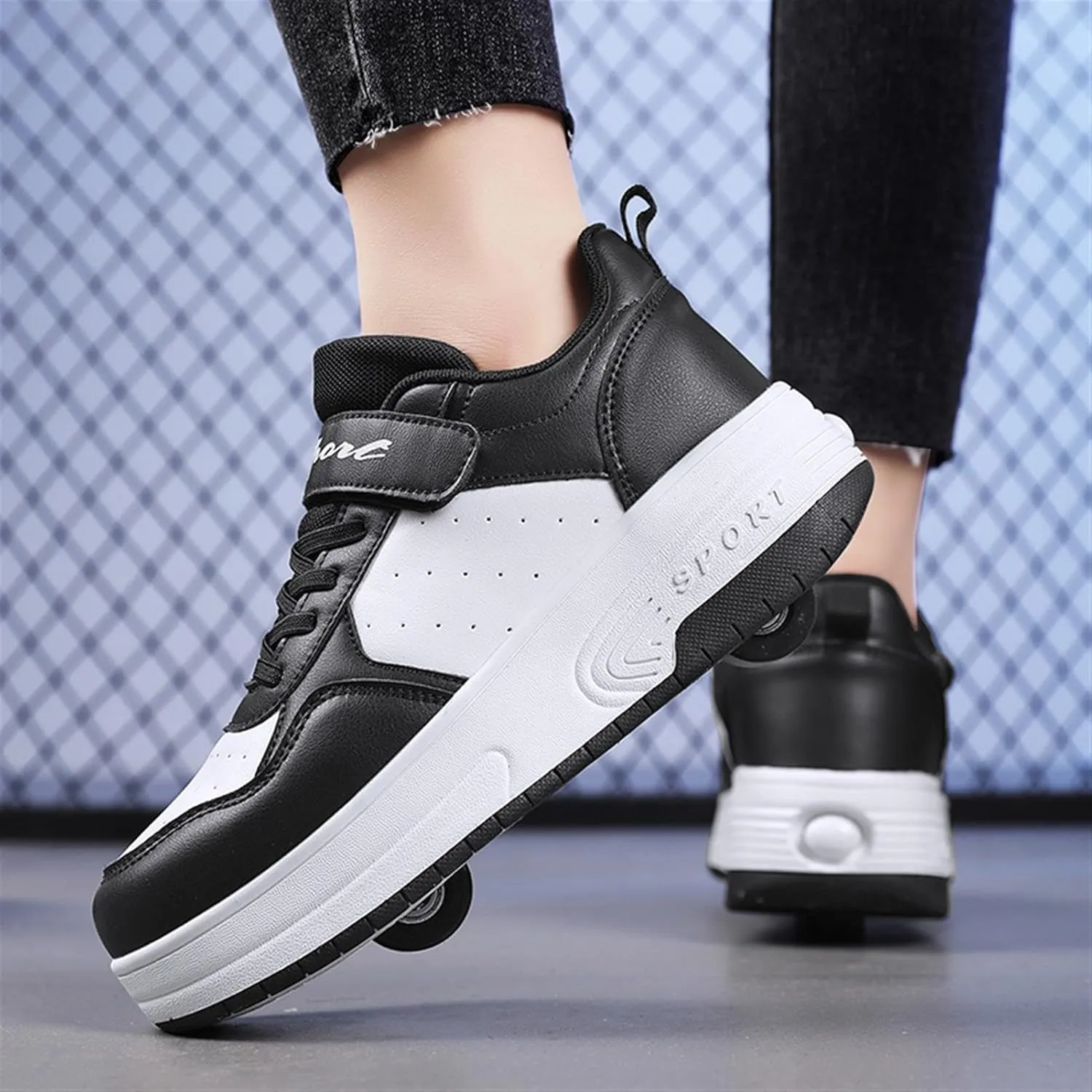 Kids Roller Sneakers with Detachable Wheels, Unisex Casual Skating Shoes, Trendy All-Season Round Toe Lace-up Sneakers for Party, Birthday
