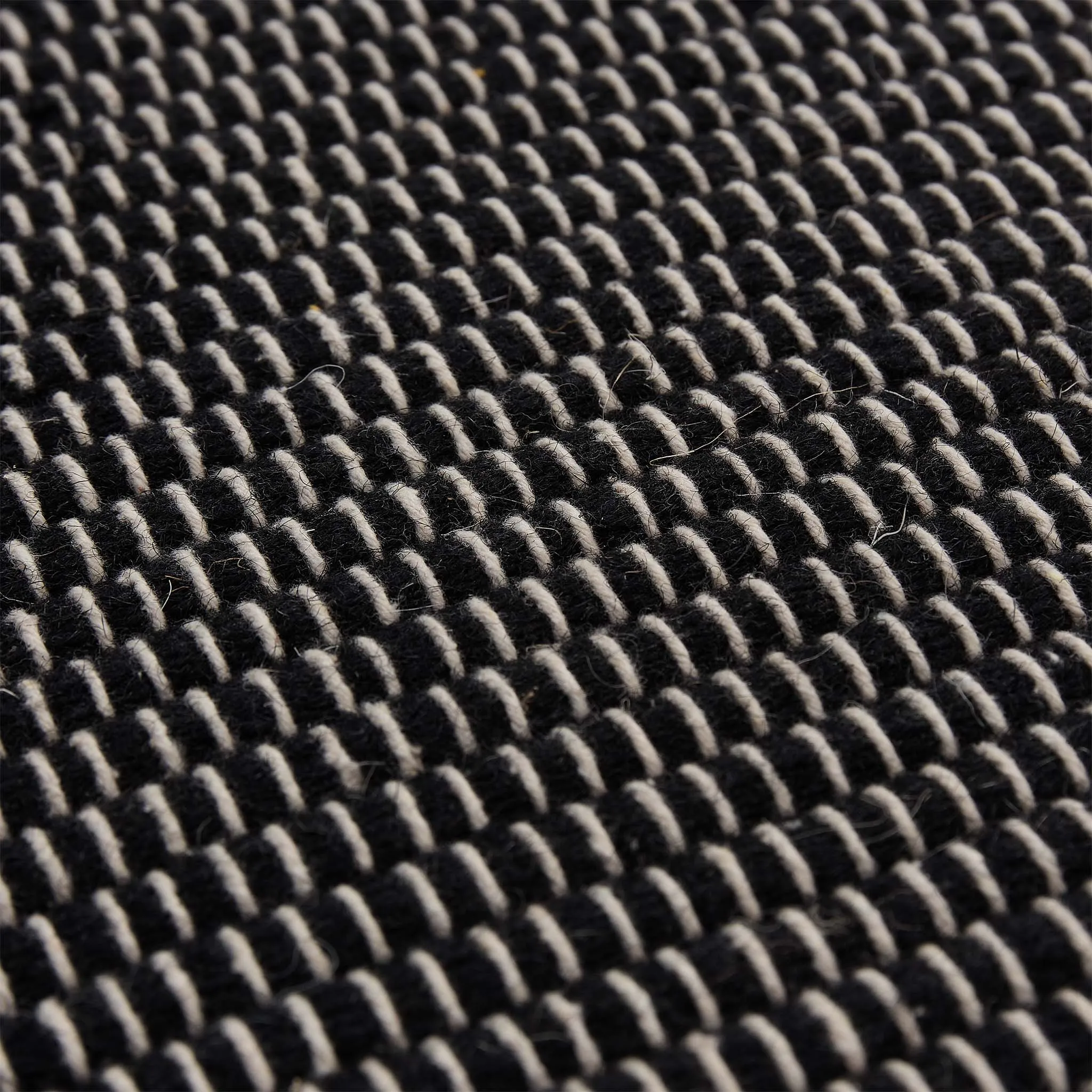 Loha Wool Runner [Black/White]
